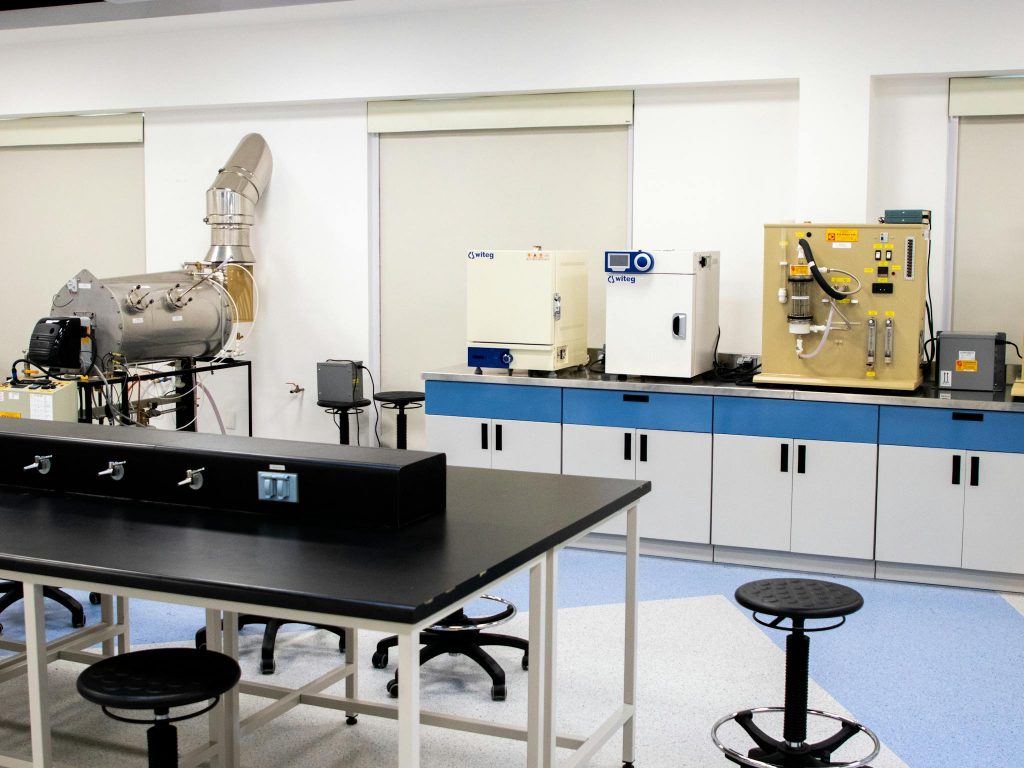 A laboratory with a bench, a table and a sink